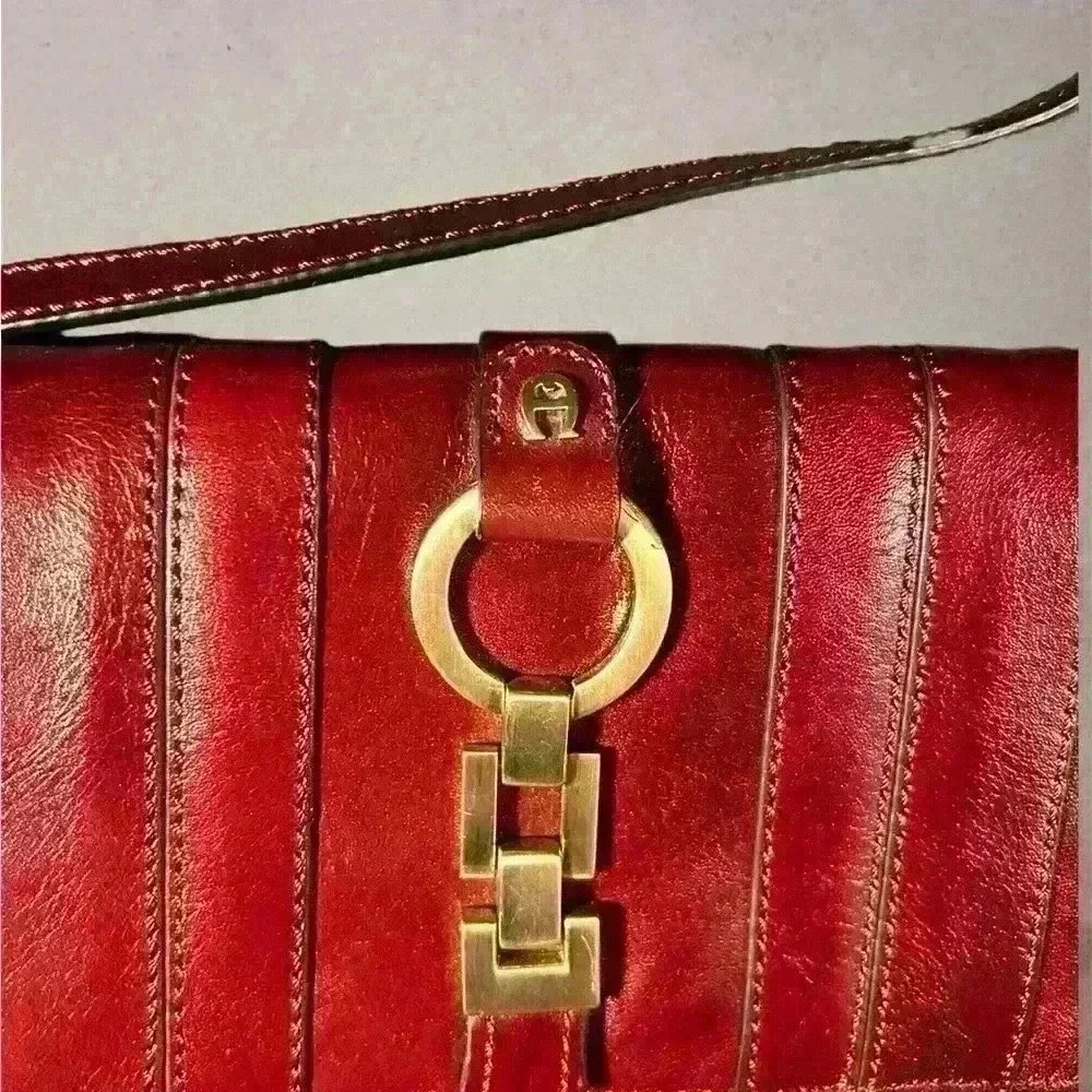 Vintage Etienne Aigner purse - Picture 3 of 13